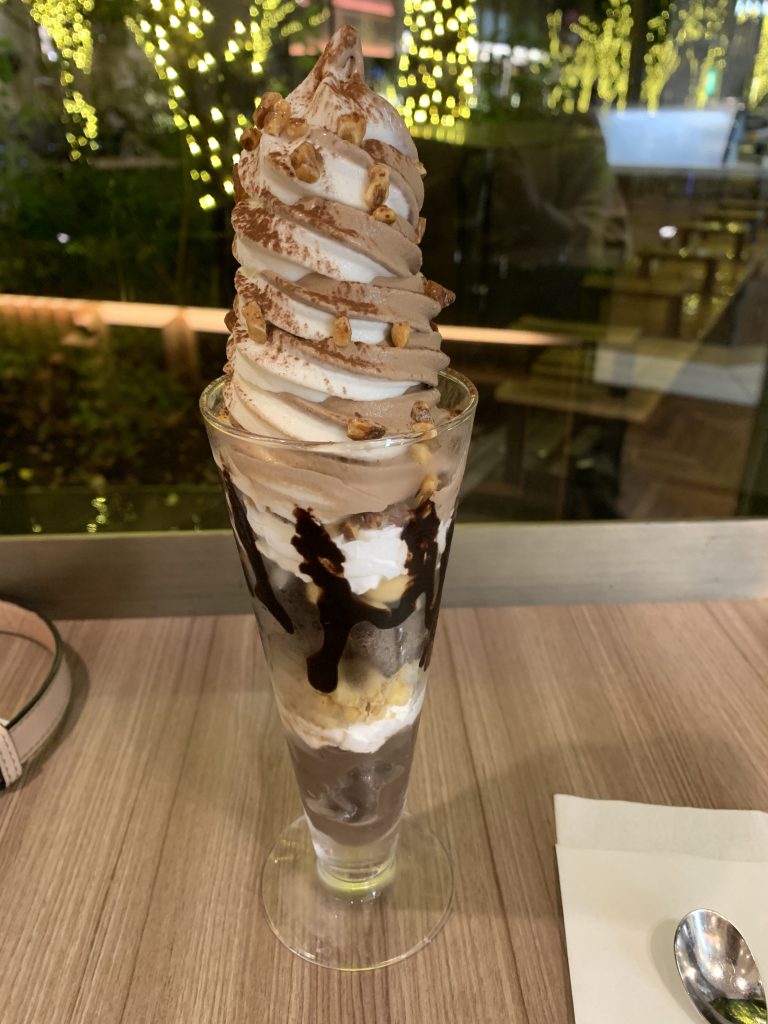 石屋製菓　チョコレートパフェ